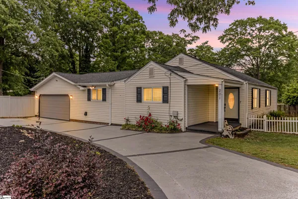 $449,900 | 201 South Pliney Circle, Simpsonville, SC 29681