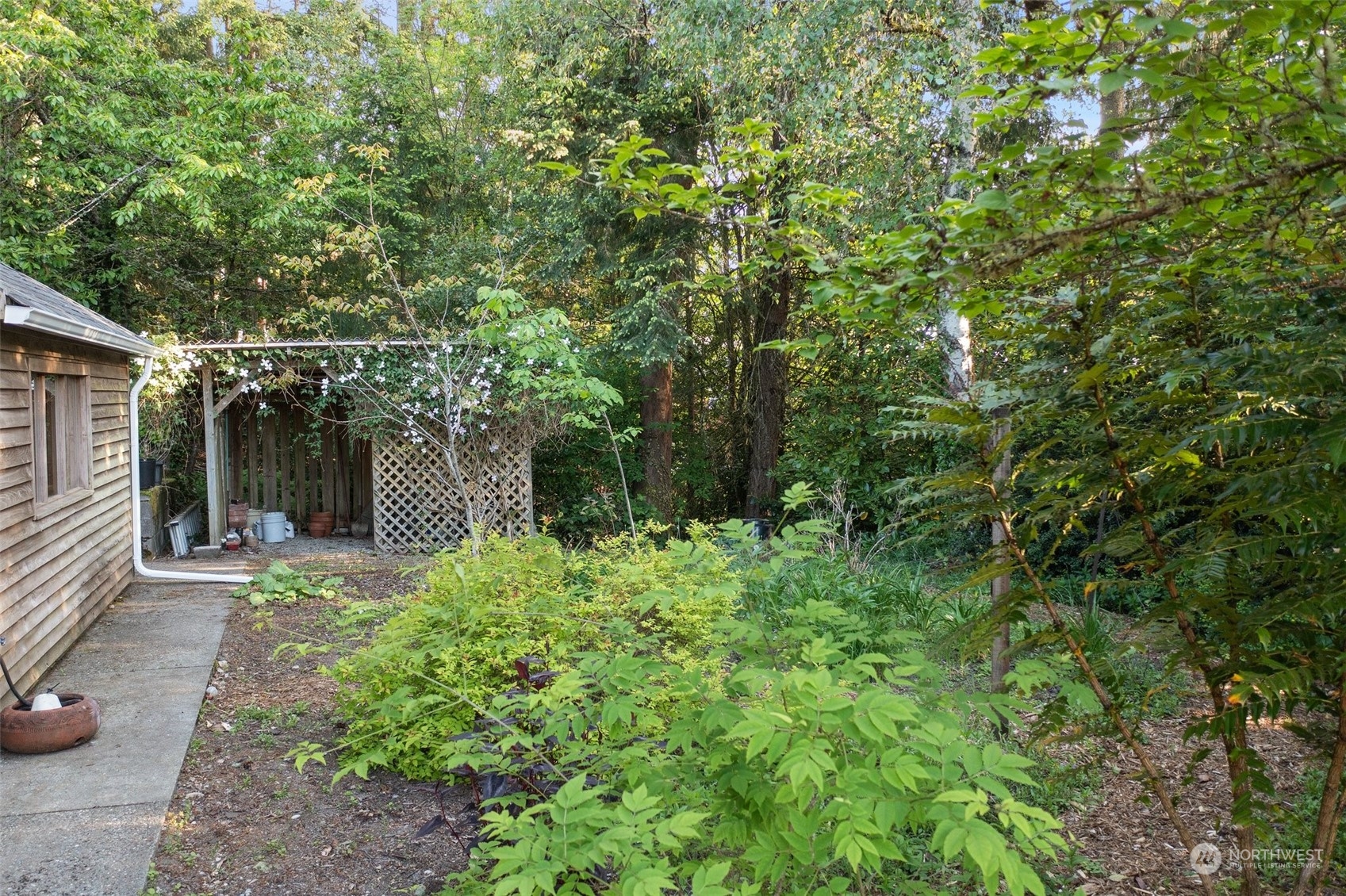 1853 Northeast Rustic Lane Bremerton, WA 98310 - Photo 36 of 40 Gallery Image 36