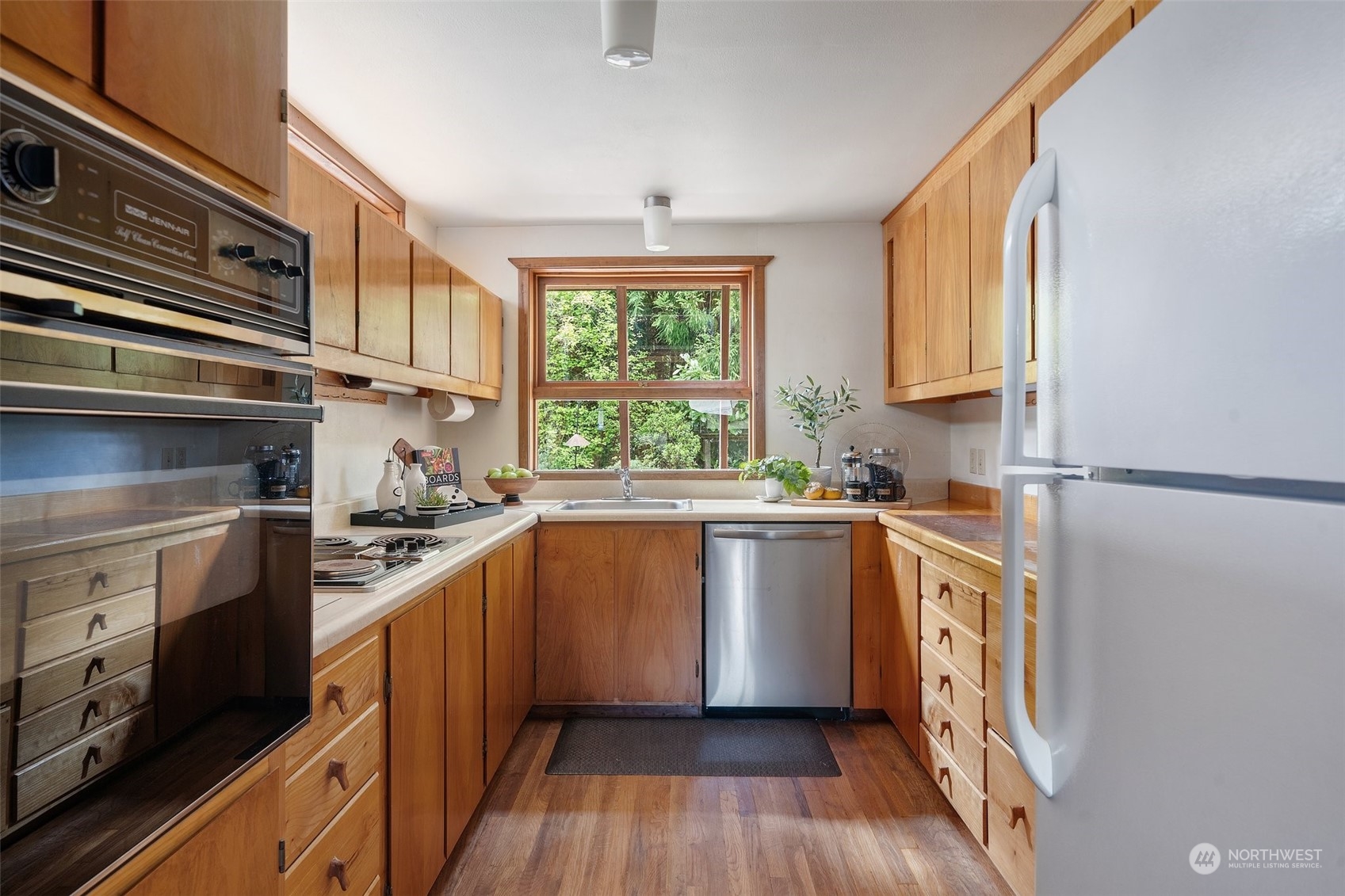 1853 Northeast Rustic Lane Bremerton, WA 98310 - Photo 6 of 40 Gallery Image 6