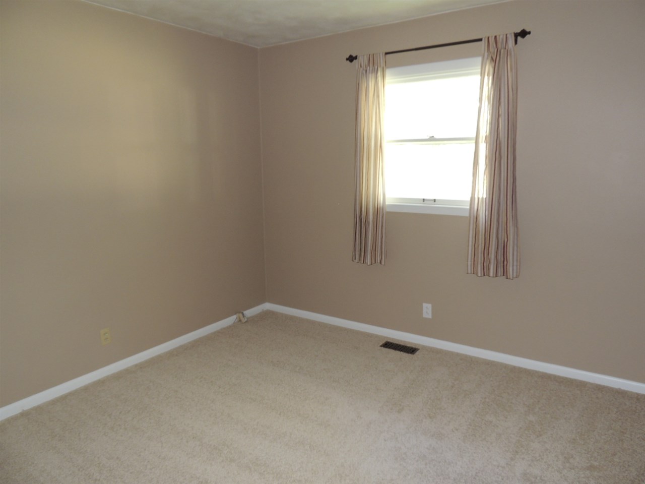 1550 South Williams Road Frankfort, IN 46041 - Photo 12 of 18 Gallery Image 12