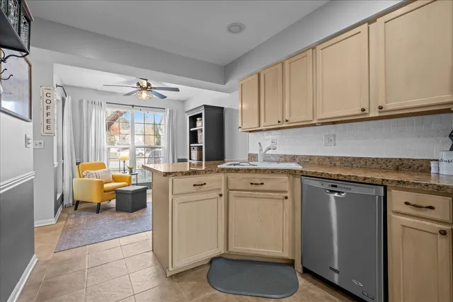 $320,000 | 8 Ione Drive, Unit C, South Elgin, IL 60177