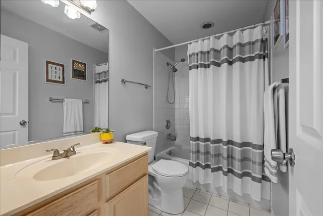 $320,000 | 8 Ione Drive, Unit C, South Elgin, IL 60177