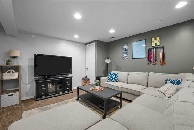 $320,000 | 8 Ione Drive, Unit C, South Elgin, IL 60177