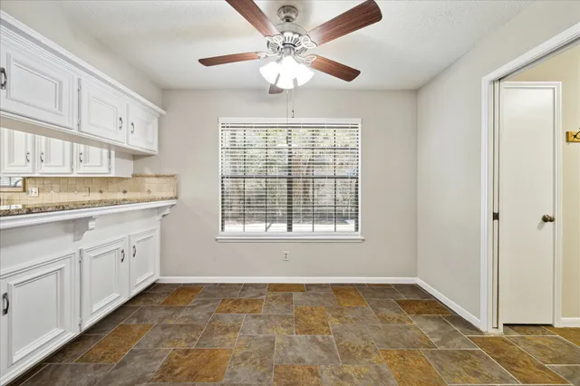 $3,200 | 4 Falling Star Road, The Woodlands, TX 77381