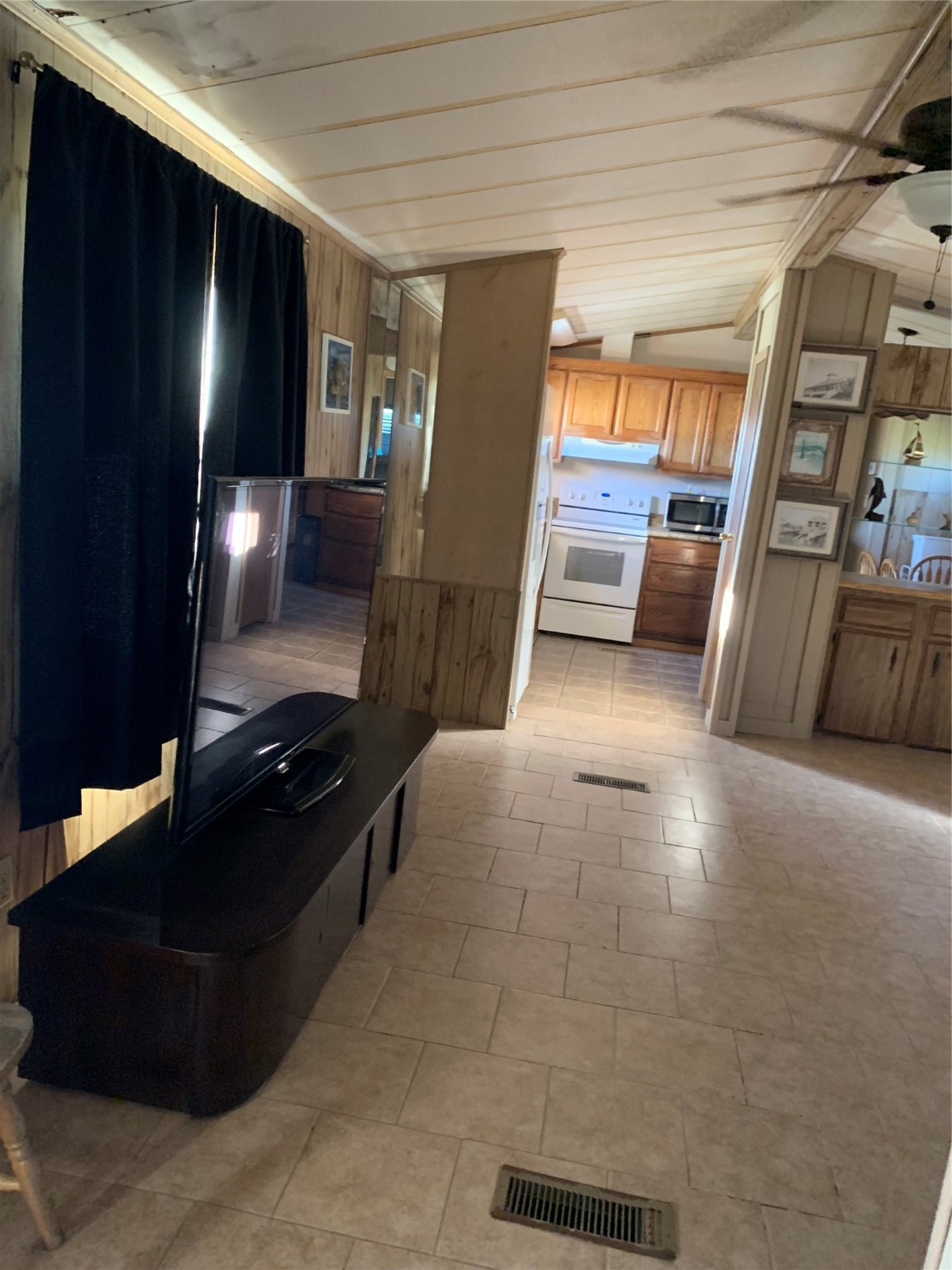 911 15th Street Port O'Connor, TX 77982 - Photo 10 of 22 a living room with furniture and a flat screen tv