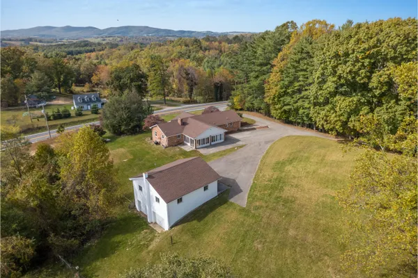 $499,900 | 329 Parkway Lane South, Floyd, VA 24091