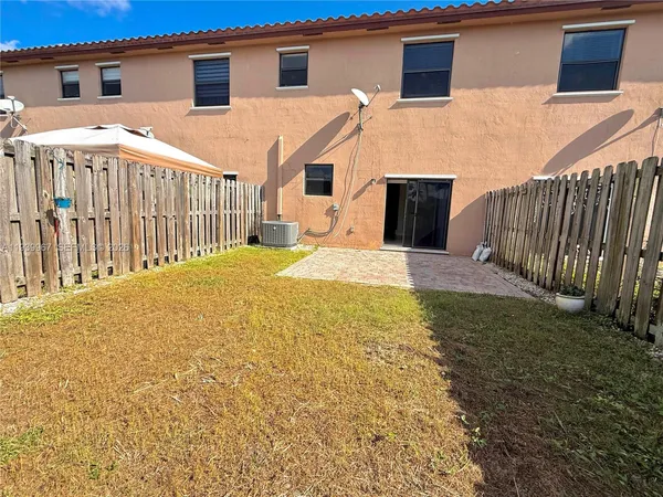 $2,300 | 320 Southeast 37th Terrace, Unit 320, Homestead, FL 33033