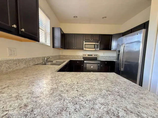 $2,300 | 320 Southeast 37th Terrace, Unit 320, Homestead, FL 33033