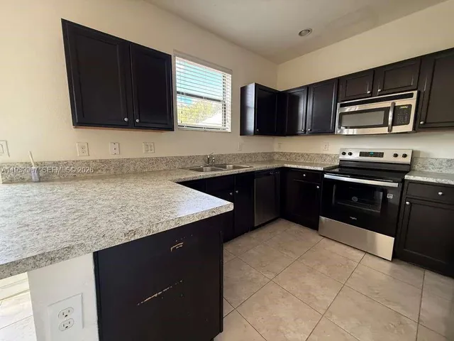 $2,475 | 320 Southeast 37th Terrace, Unit 320, Homestead, FL 33033