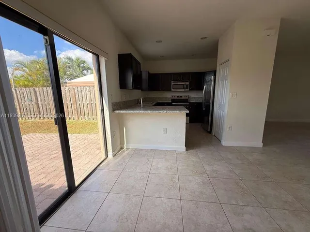 $2,300 | 320 Southeast 37th Terrace, Unit 320, Homestead, FL 33033