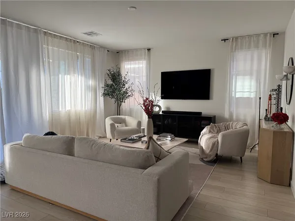 $2,800 | 1125 Chestnut Sparrow Avenue, North Las Vegas, NV 89084
