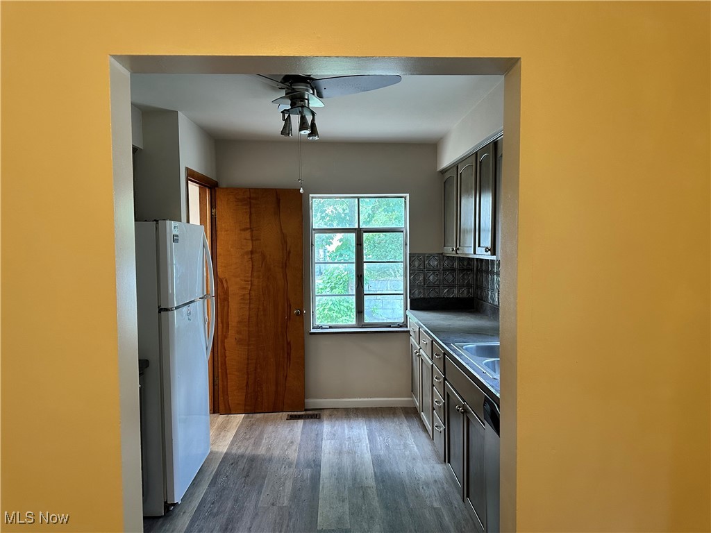 991 Pennfield Road Cleveland, OH 44121 - Photo 5 of 19