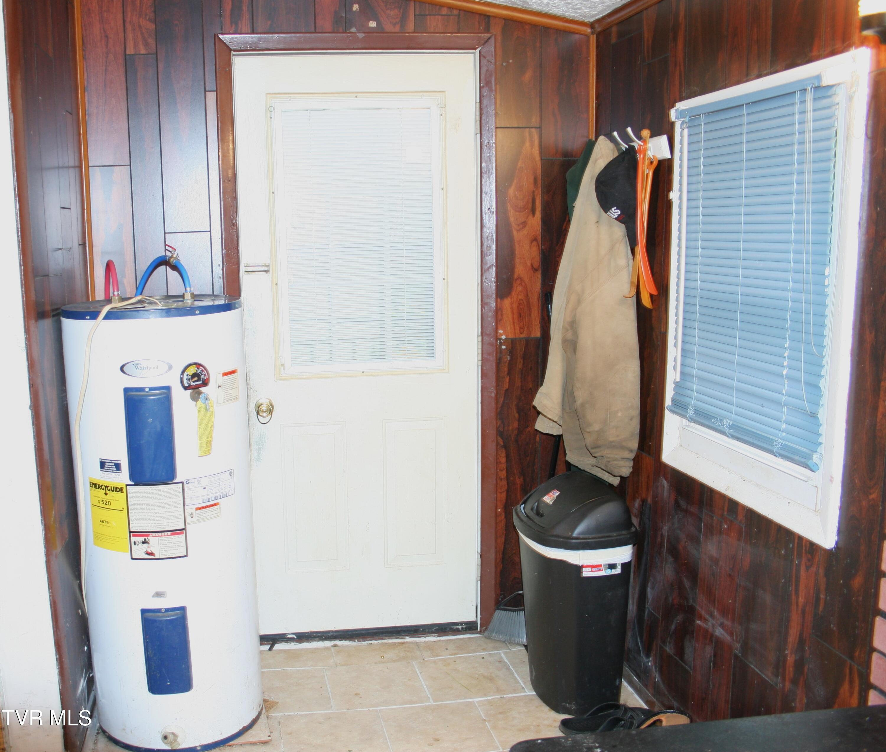 31452 Poor Valley Road Saltville, VA 24370 - Photo 11 of 25 Laundry/Mud Room