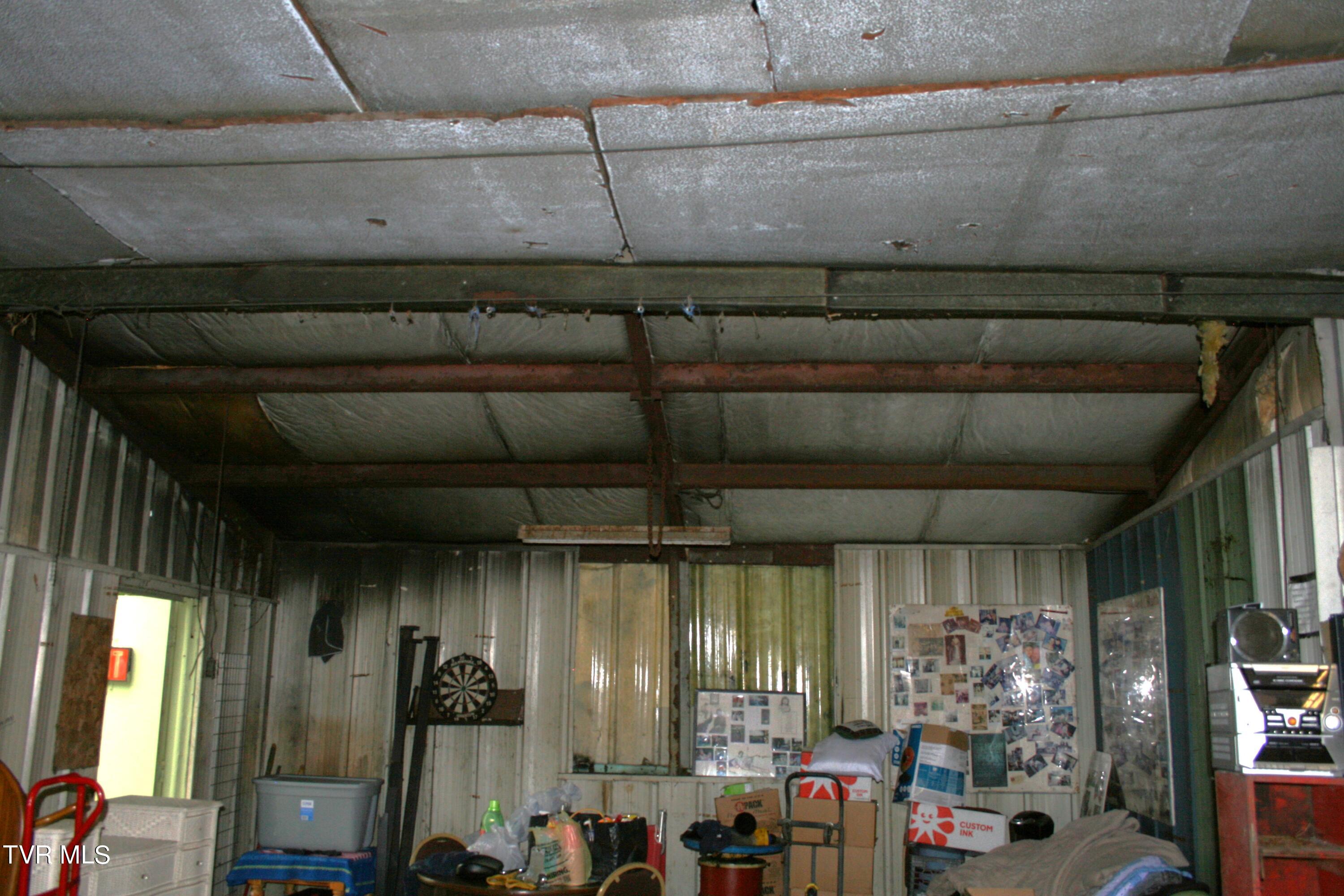 31452 Poor Valley Road Saltville, VA 24370 - Photo 20 of 25 Garage
