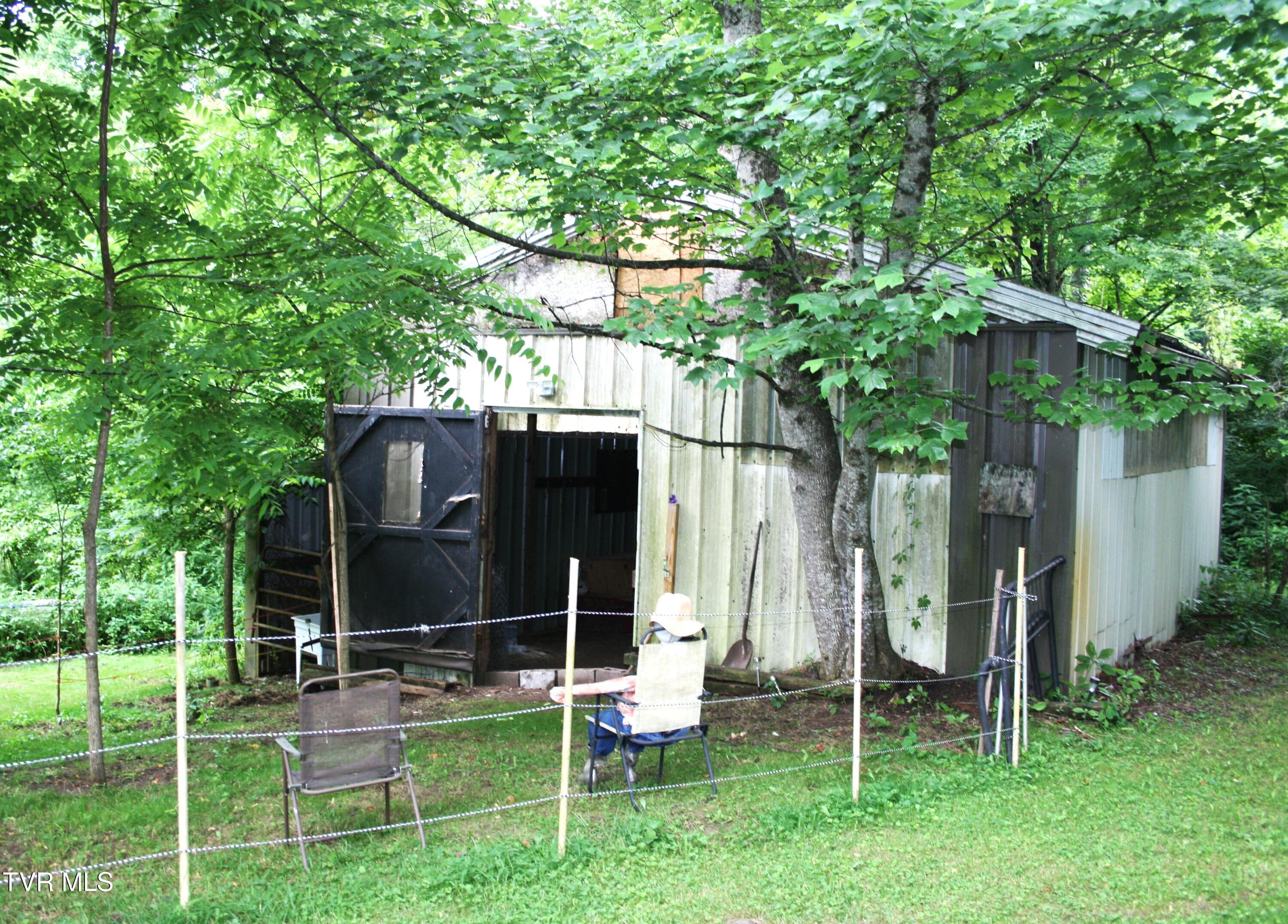 31452 Poor Valley Road Saltville, VA 24370 - Photo 21 of 25 Barn