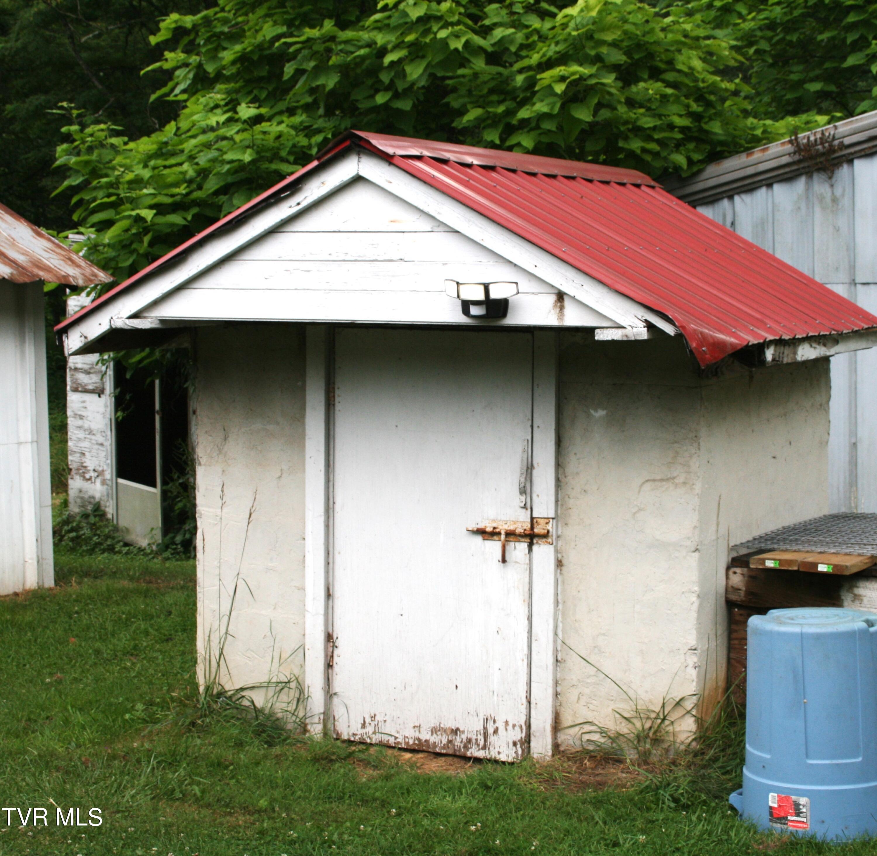 31452 Poor Valley Road Saltville, VA 24370 - Photo 24 of 25 Outbuilding