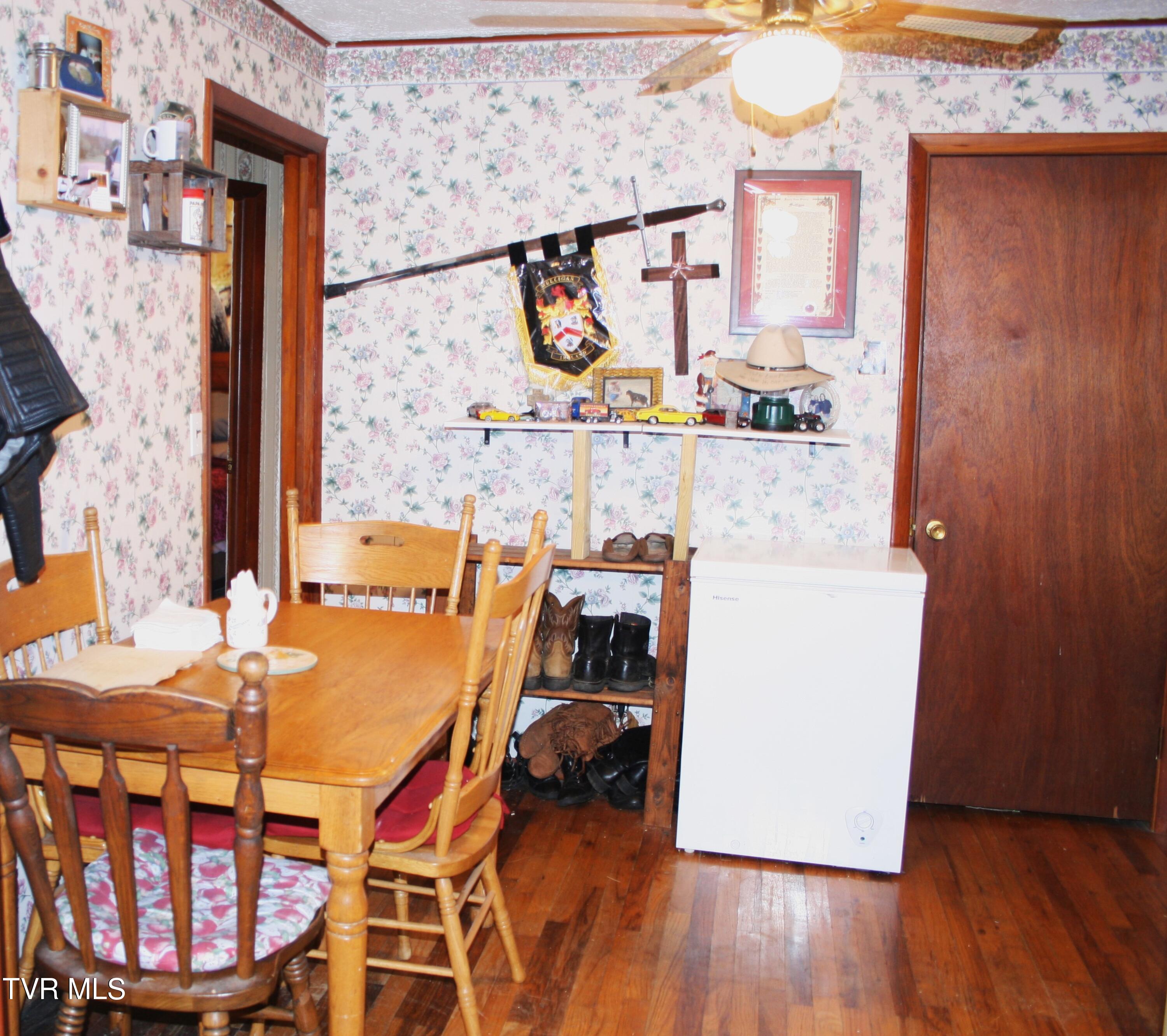 31452 Poor Valley Road Saltville, VA 24370 - Photo 8 of 25 Dining
