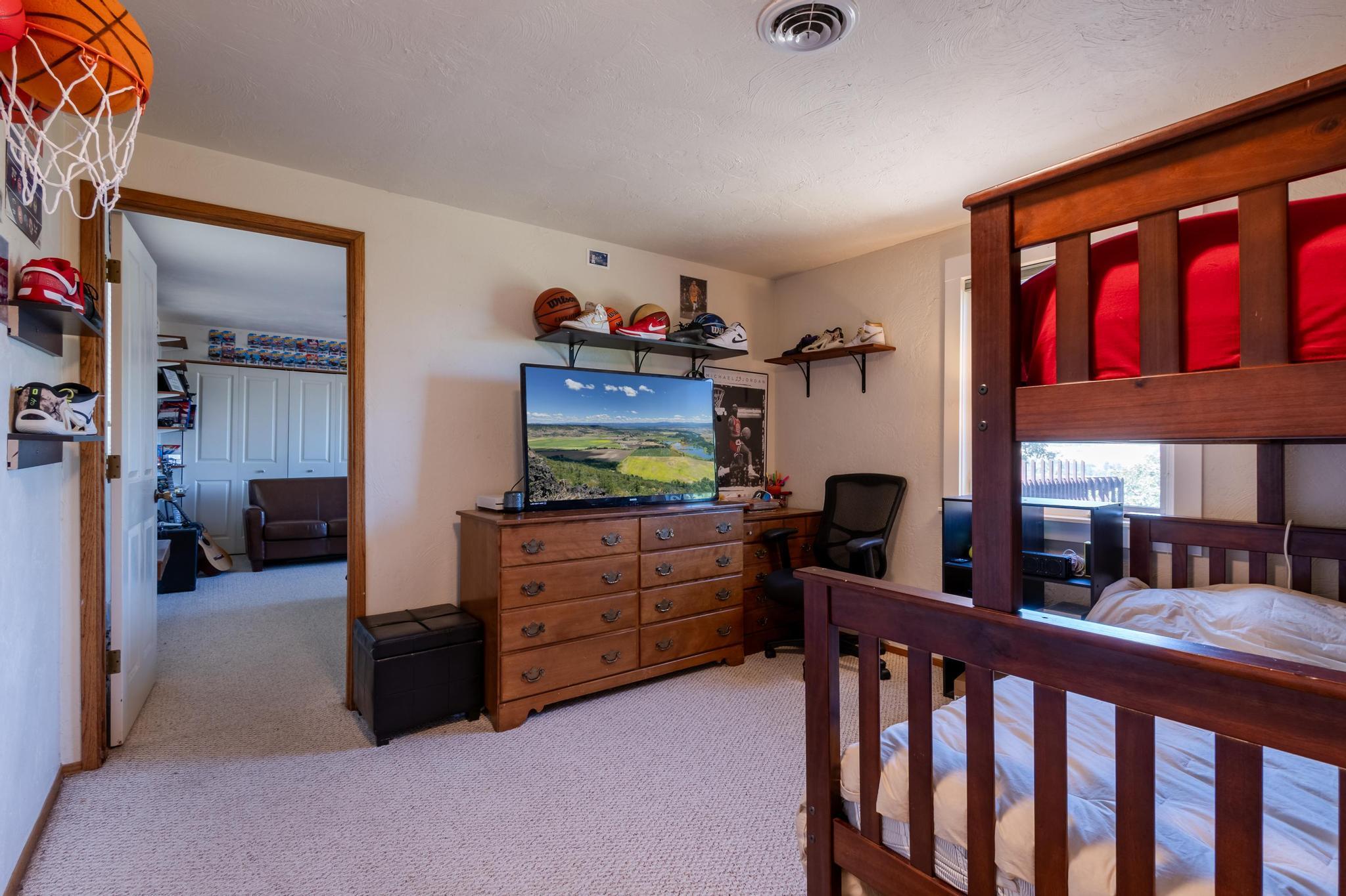 2850 Quail Run Road Talent, OR 97540 - Photo 27 of 55 01-32