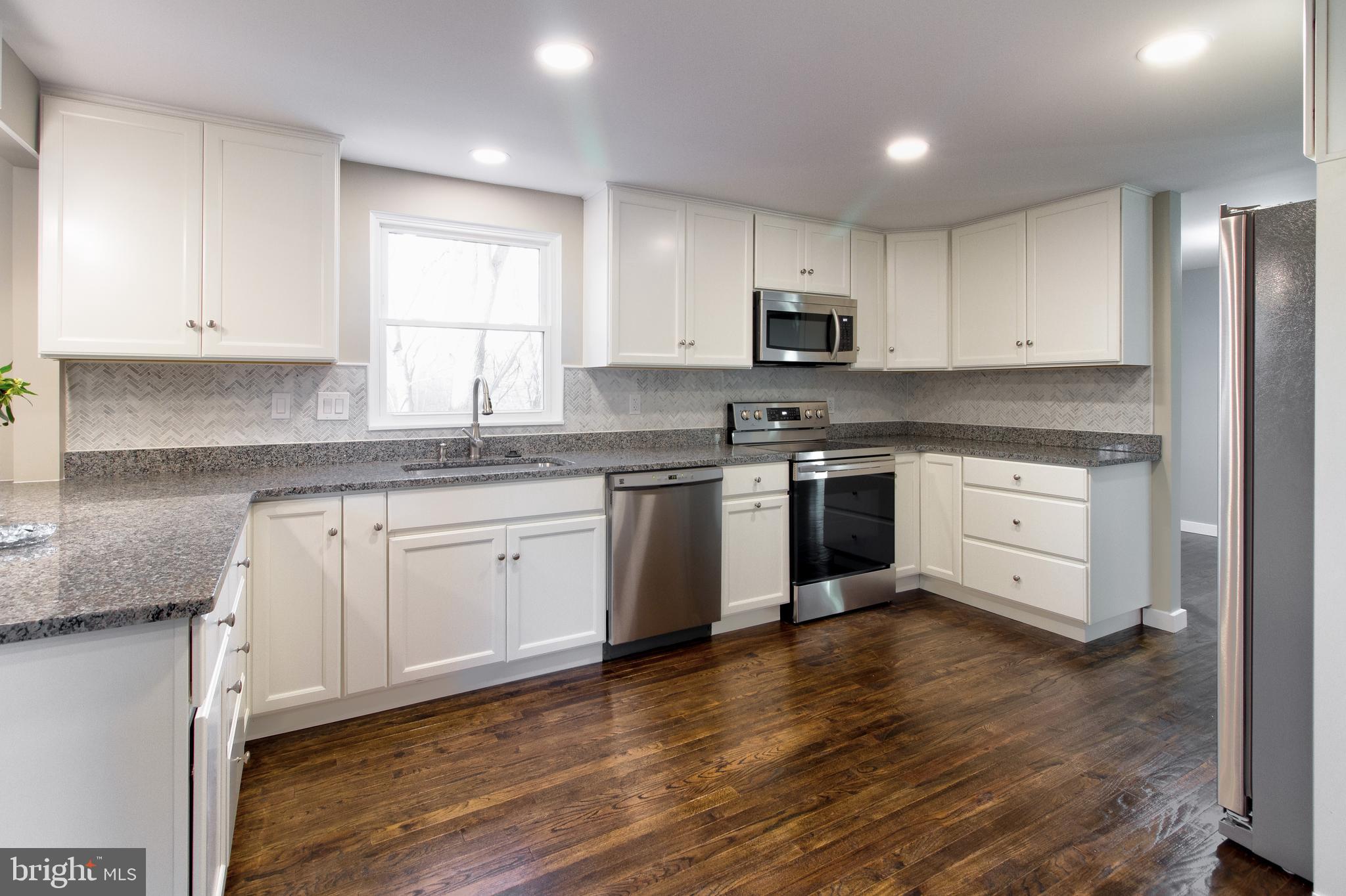 17629 Collier Circle Poolesville, MD 20837 - Photo 6 of 43 Gallery Image 6