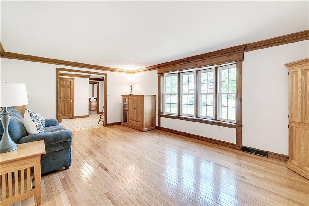 201 Constance Drive McKees Rocks, PA 15136 - Photo 5 of 25 Gallery Image 5