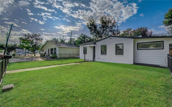 $1,800 | 7530 Park Pl Boulevard, Houston, TX 77087