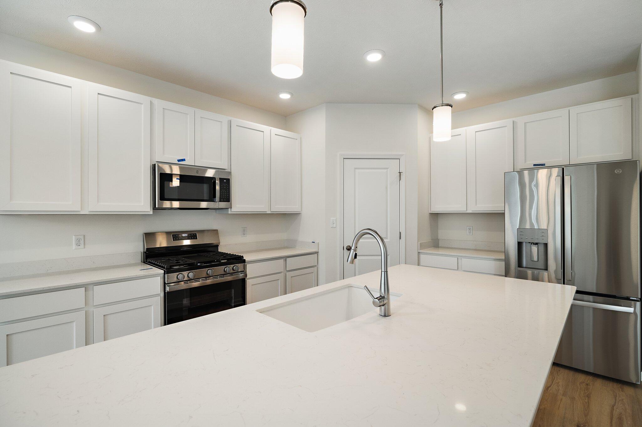 4153 Riverwood Road Valparaiso, IN 46385 - Photo 16 of 26 2048x1365