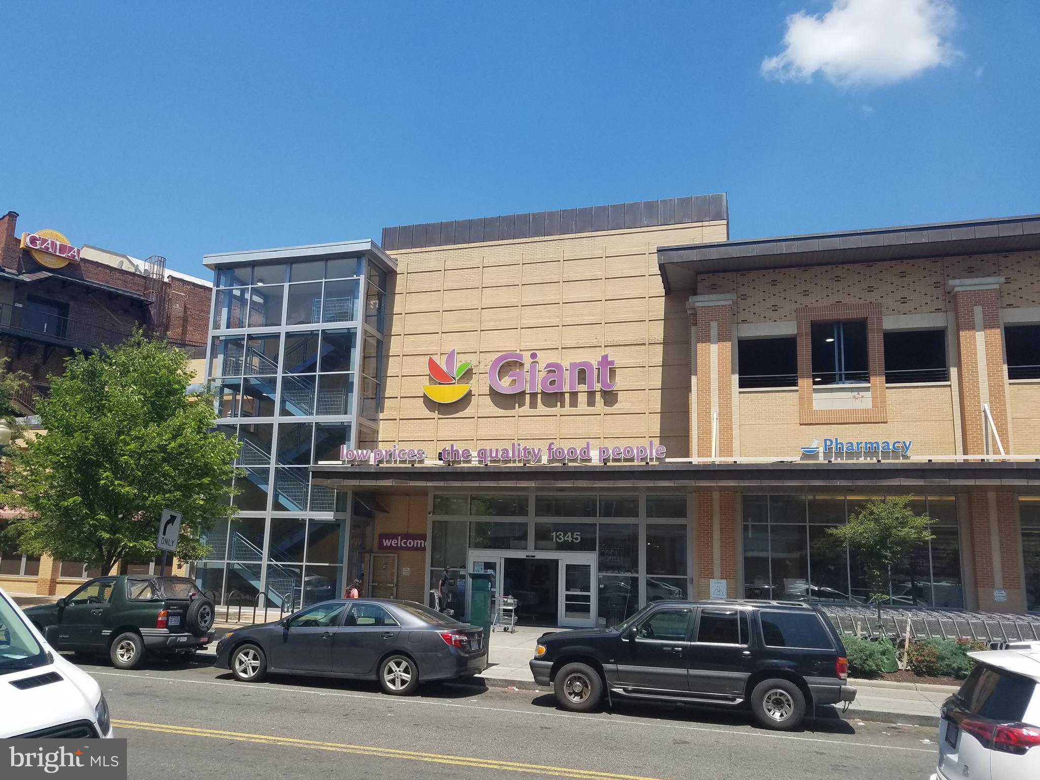 1465 Columbia Road Northwest, Unit 303 Washington, DC 20009 - Photo 38 of 42 Giant Food in Columbia Heights