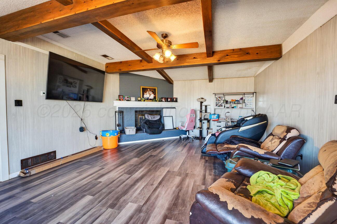 693 County Road 24 Muleshoe, TX 79347 - Photo 7 of 98 Living Area