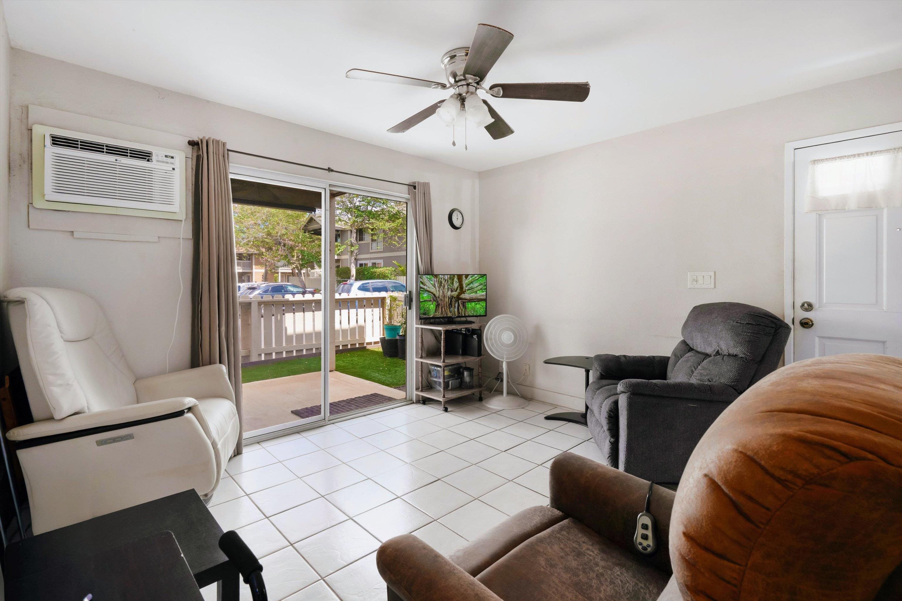 140 Uwapo Road, Unit 19105 Kihei, HI 96753 - Photo 11 of 42 a living room with furniture and a large window