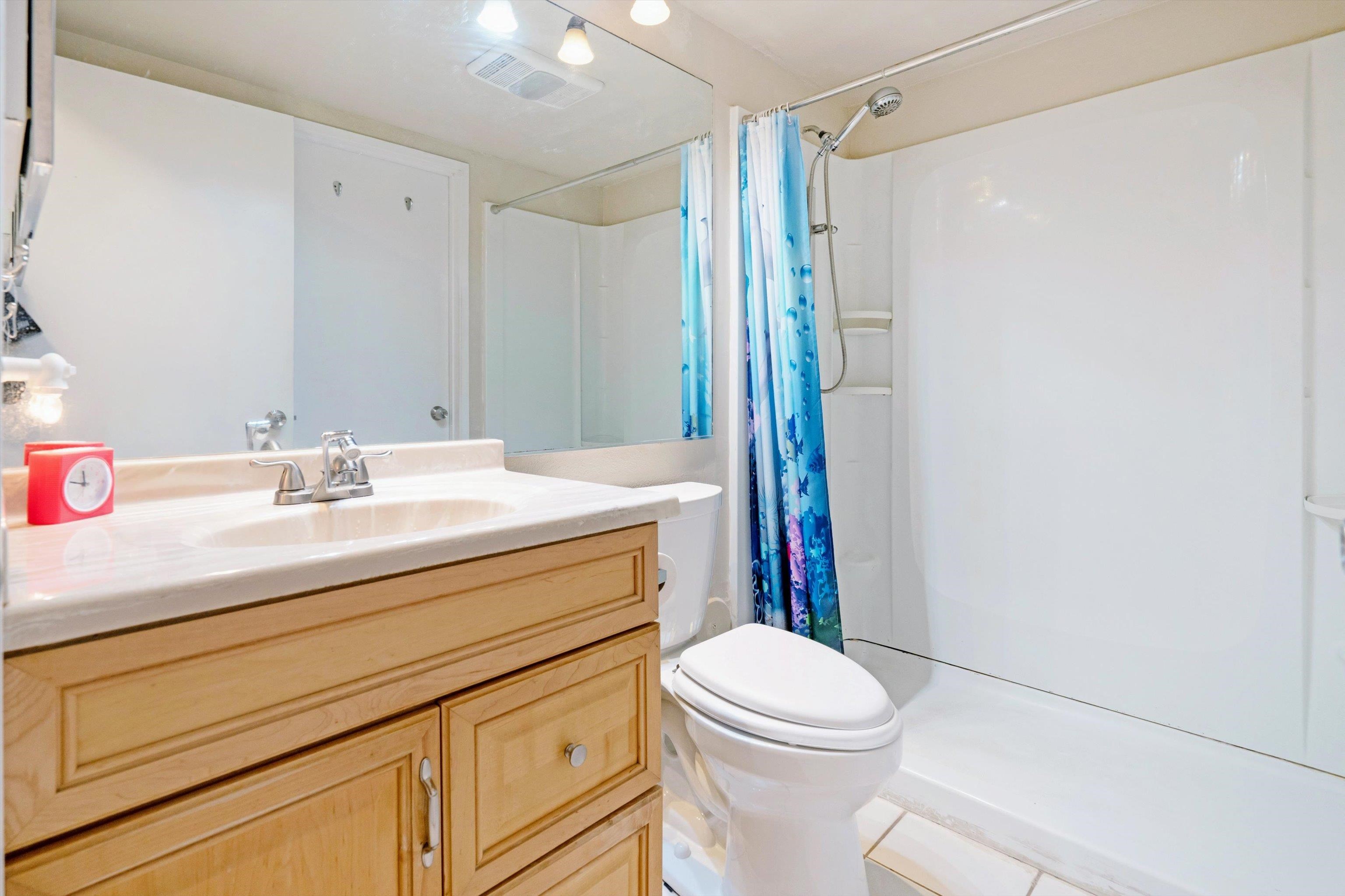 140 Uwapo Road, Unit 19105 Kihei, HI 96753 - Photo 14 of 42 a bathroom with a sink a toilet a mirror and shower