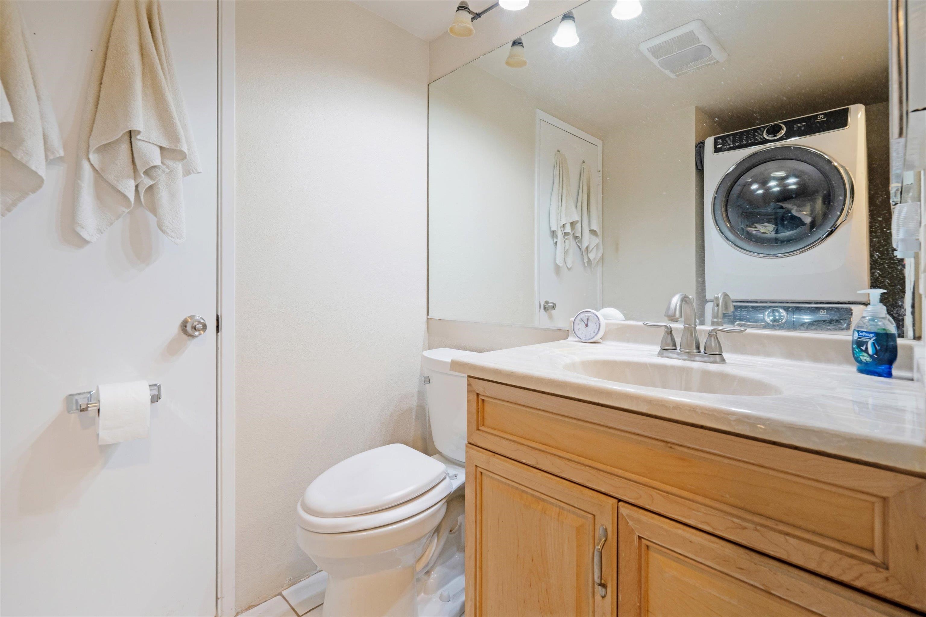 140 Uwapo Road, Unit 19105 Kihei, HI 96753 - Photo 15 of 42 a bathroom with a granite countertop toilet sink and mirror