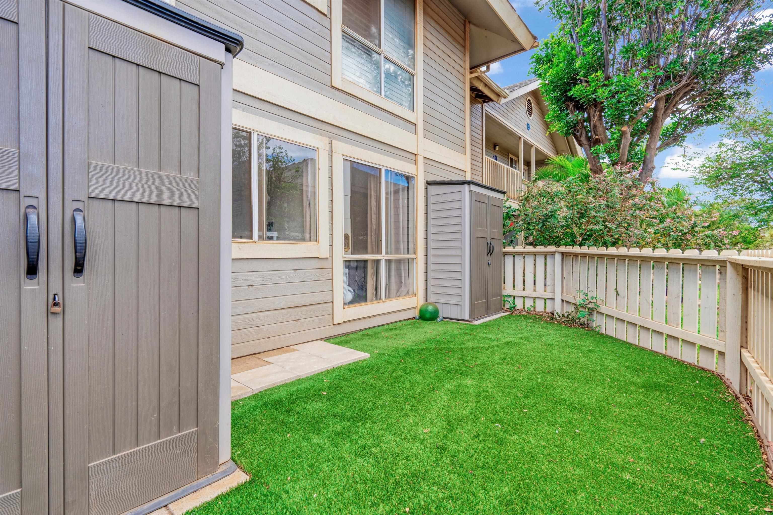 140 Uwapo Road, Unit 19105 Kihei, HI 96753 - Photo 24 of 42 a view of a backyard with a garden