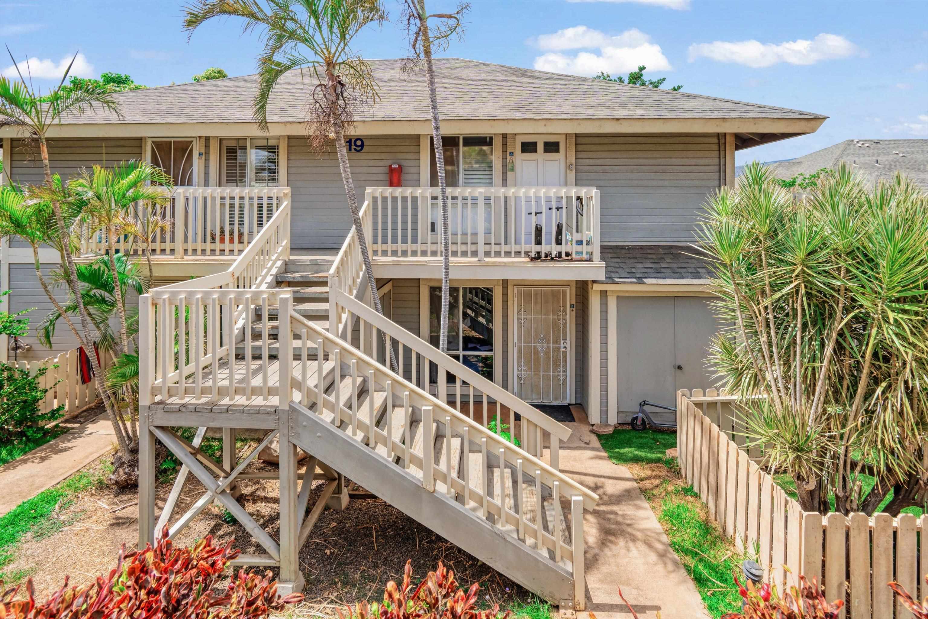 140 Uwapo Road, Unit 19105 Kihei, HI 96753 - Photo 25 of 42 front view of a house with a deck