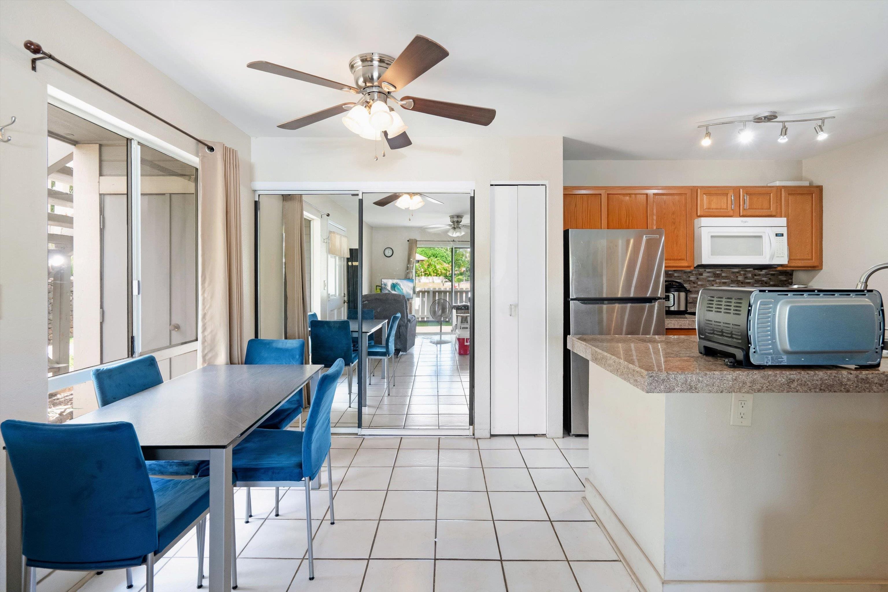 140 Uwapo Road, Unit 19105 Kihei, HI 96753 - Photo 3 of 42 a view of a dining room with furniture