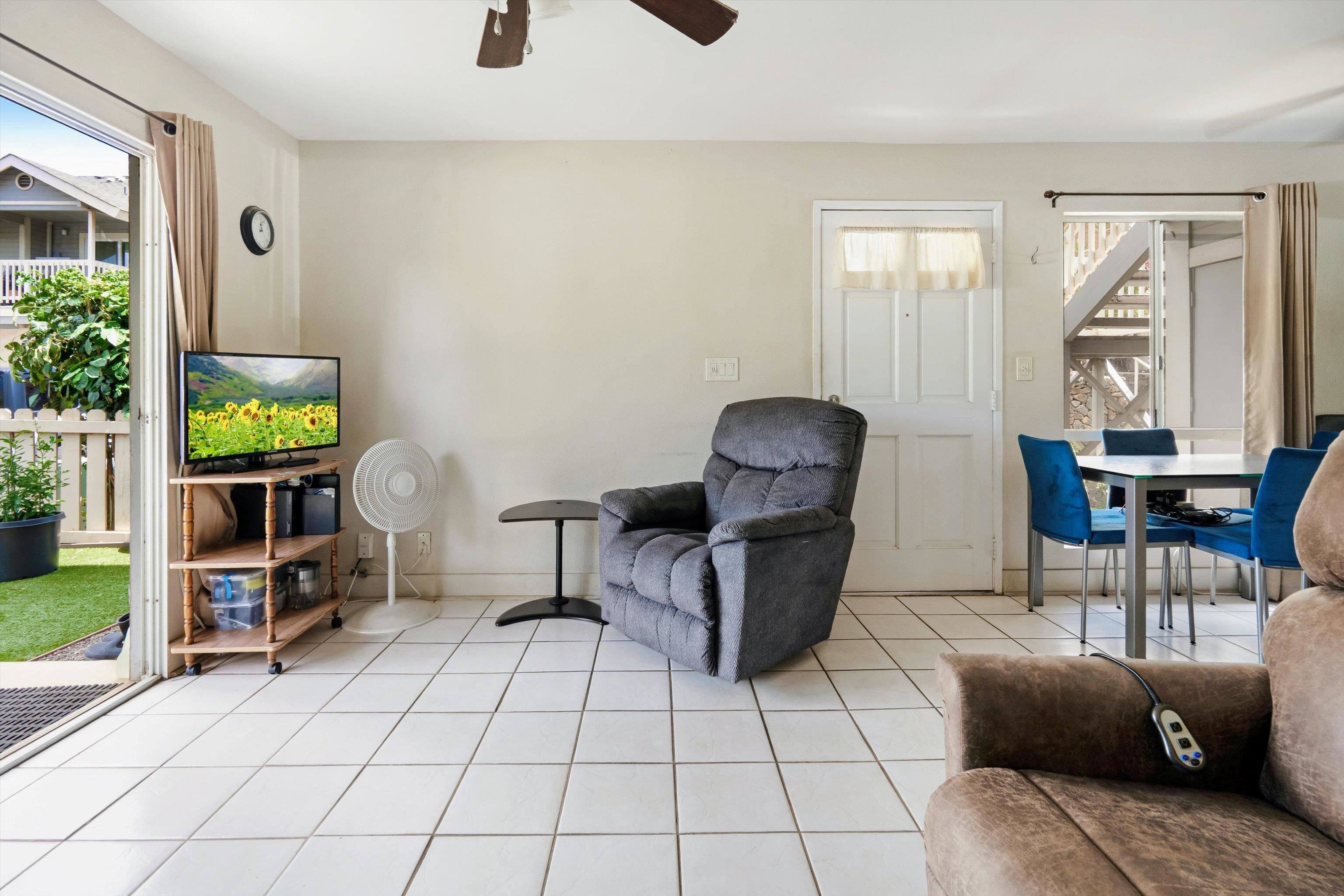 140 Uwapo Road, Unit 19105 Kihei, HI 96753 - Photo 9 of 42 a work room with furniture