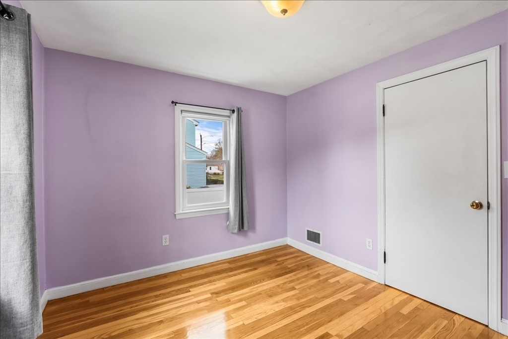 21 Gale Road Weymouth, MA 02188 - Photo 15 of 39