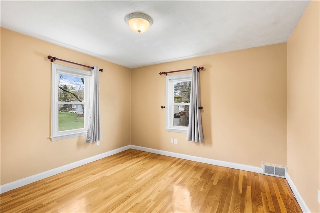 21 Gale Road Weymouth, MA 02188 - Photo 16 of 39