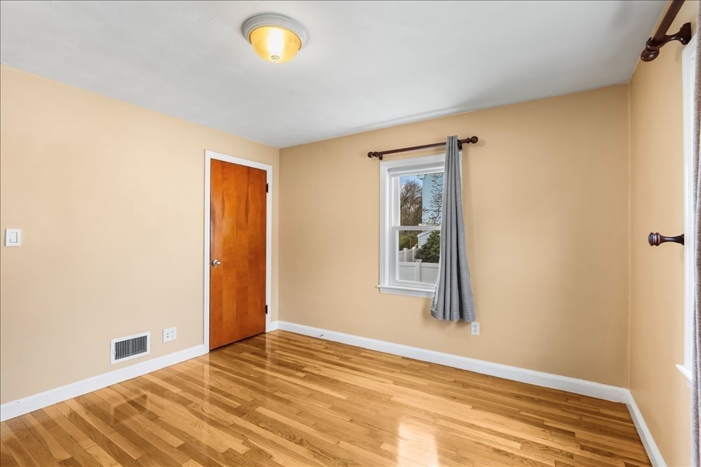 21 Gale Road Weymouth, MA 02188 - Photo 17 of 39