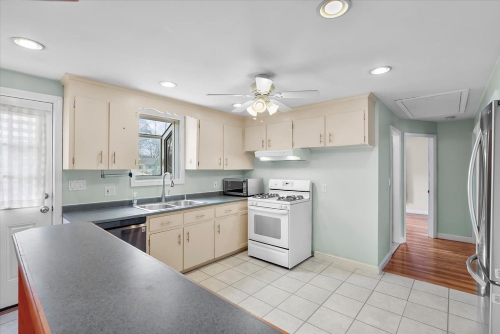 21 Gale Road Weymouth, MA 02188 - Photo 2 of 39