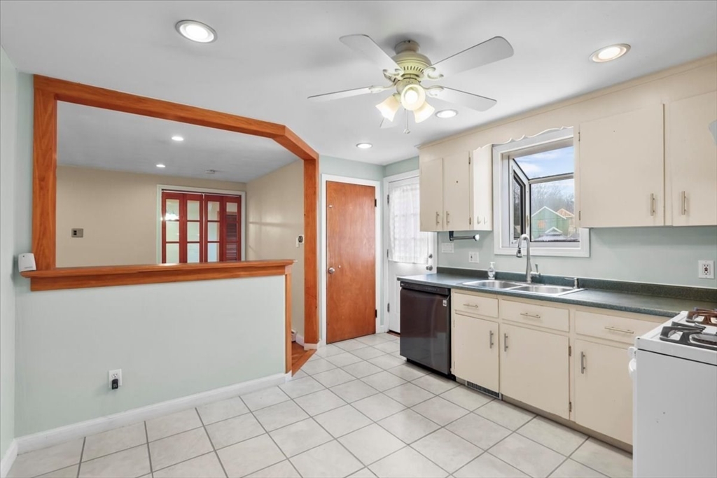 21 Gale Road Weymouth, MA 02188 - Photo 6 of 39