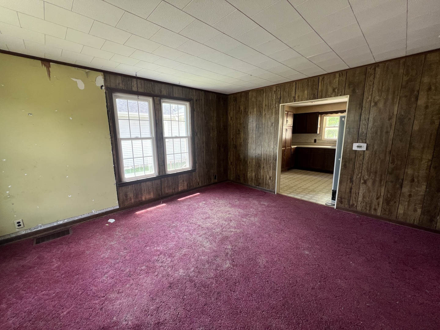529 North 2nd Street Watseka, IL 60970 - Photo 2 of 16 an empty room with windows