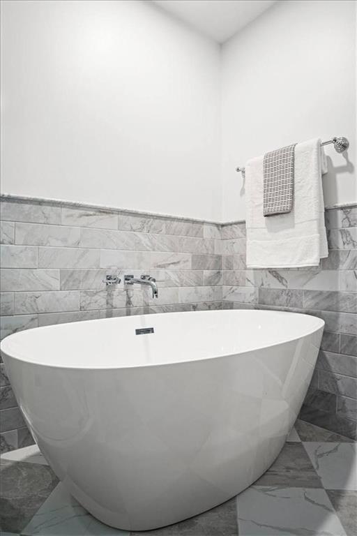 5800 Oakdale Road Southeast, Unit 150 Mableton, GA 30126 - Photo 21 of 36 a view of a bathtub in a bathroom