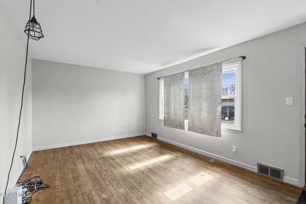 $199,900 | 1815 Curry Road, Rotterdam, NY 12306