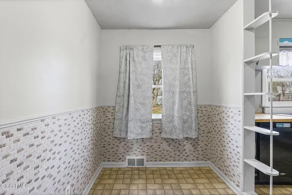 $199,900 | 1815 Curry Road, Rotterdam, NY 12306