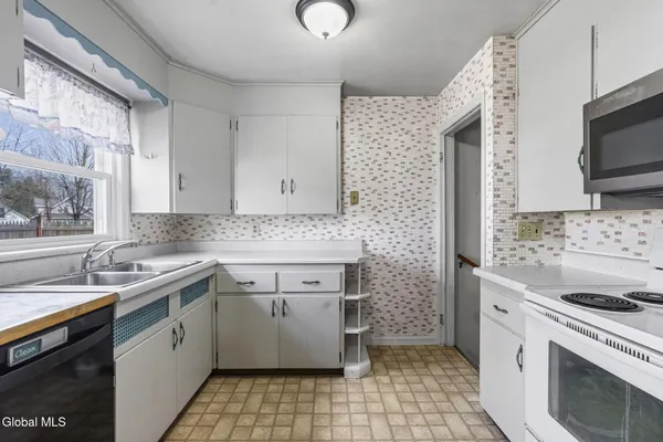 $199,900 | 1815 Curry Road, Rotterdam, NY 12306