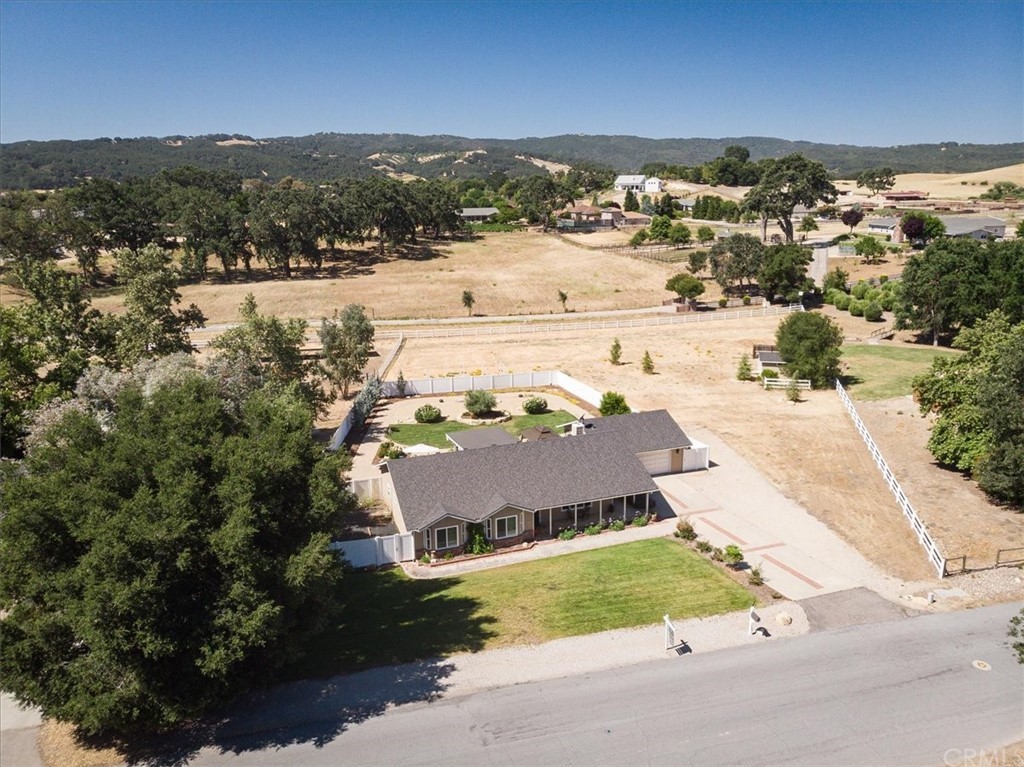 1585 Donelson Place Templeton, CA 93465 - Photo 33 of 37 an aerial view of residential houses with outdoor space