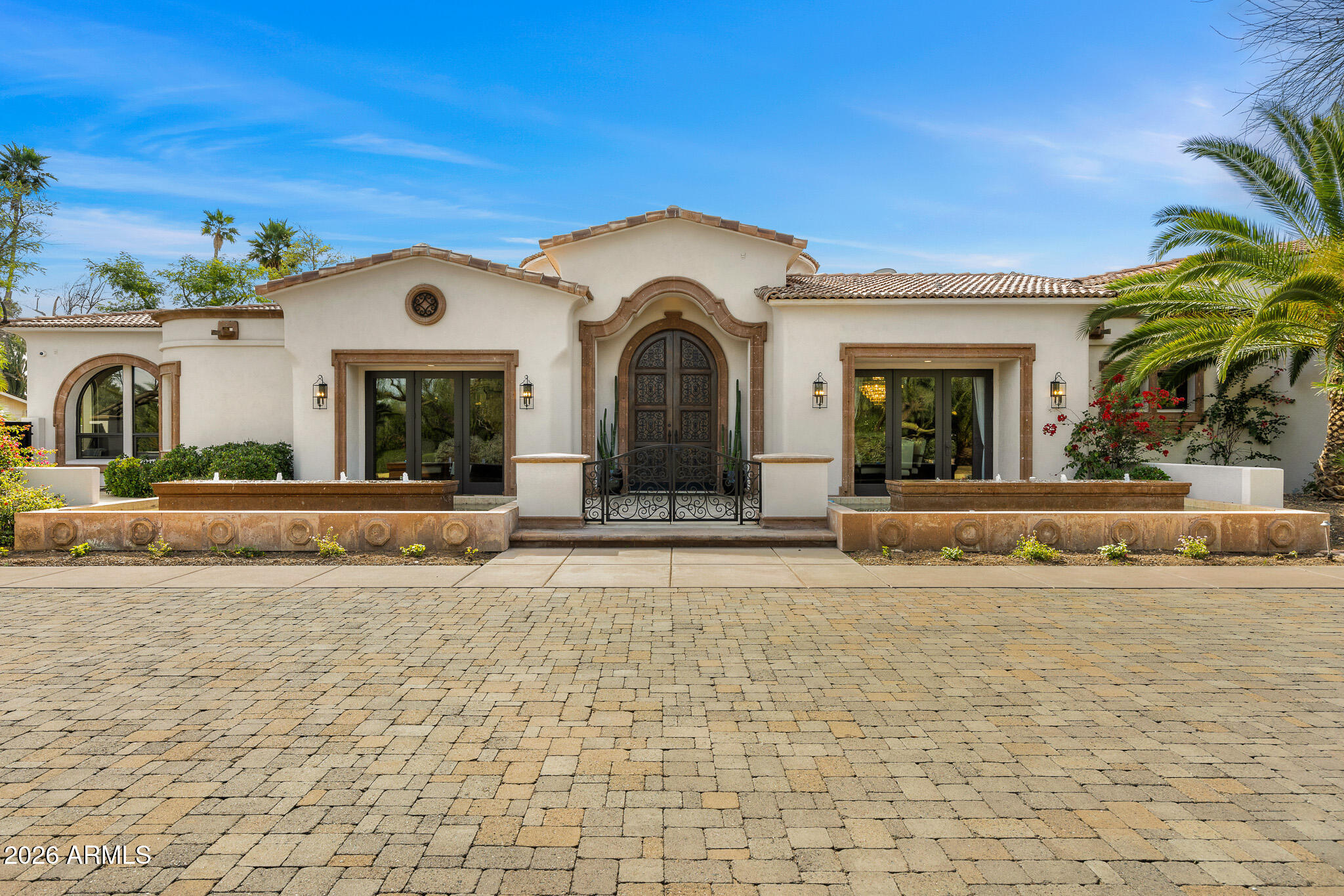 5401 East Mockingbird Lane Paradise Valley, AZ 85253 - Photo 2 of 62 02front entrance