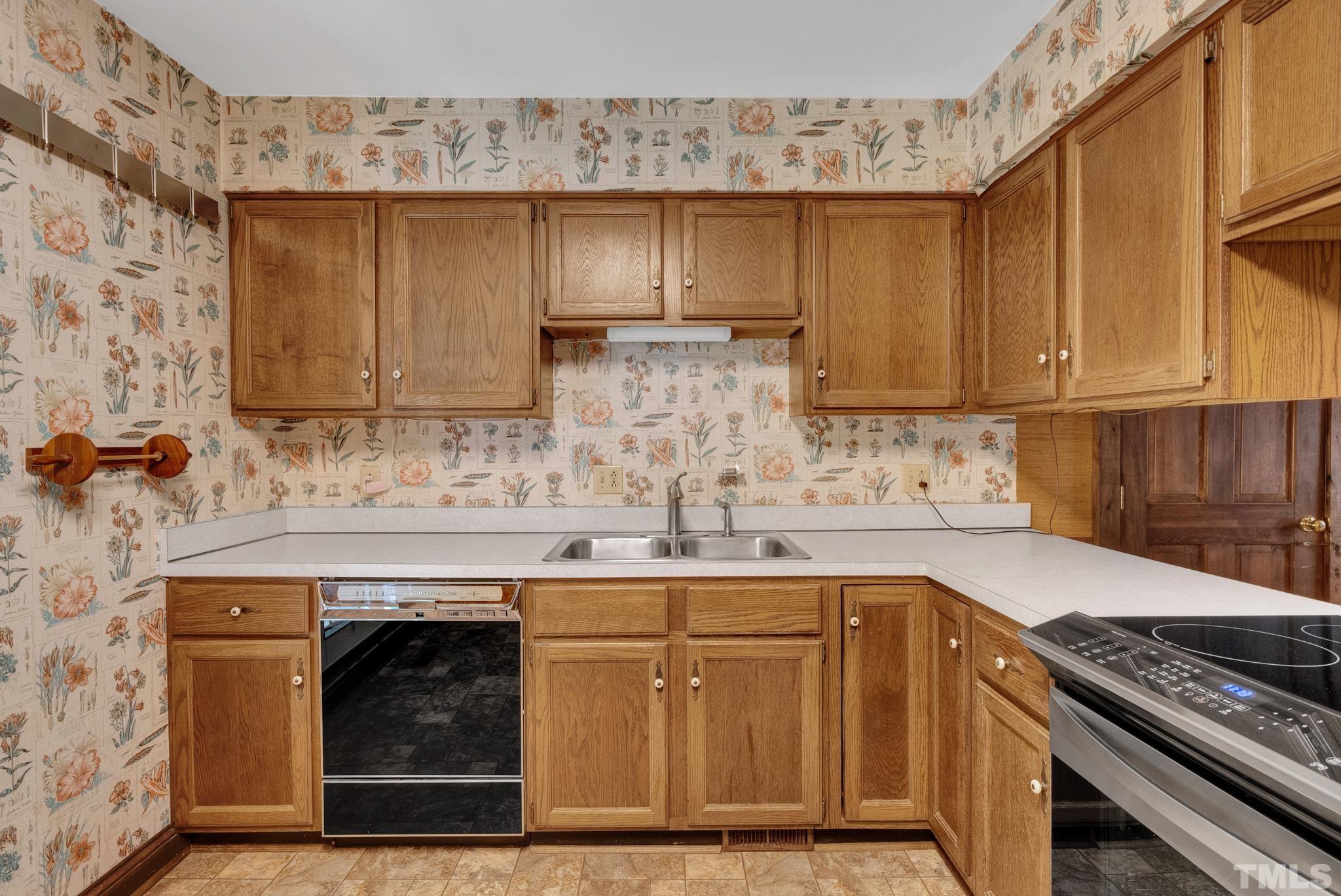 12104 Strickland Road Raleigh, NC 27613 - Photo 15 of 35