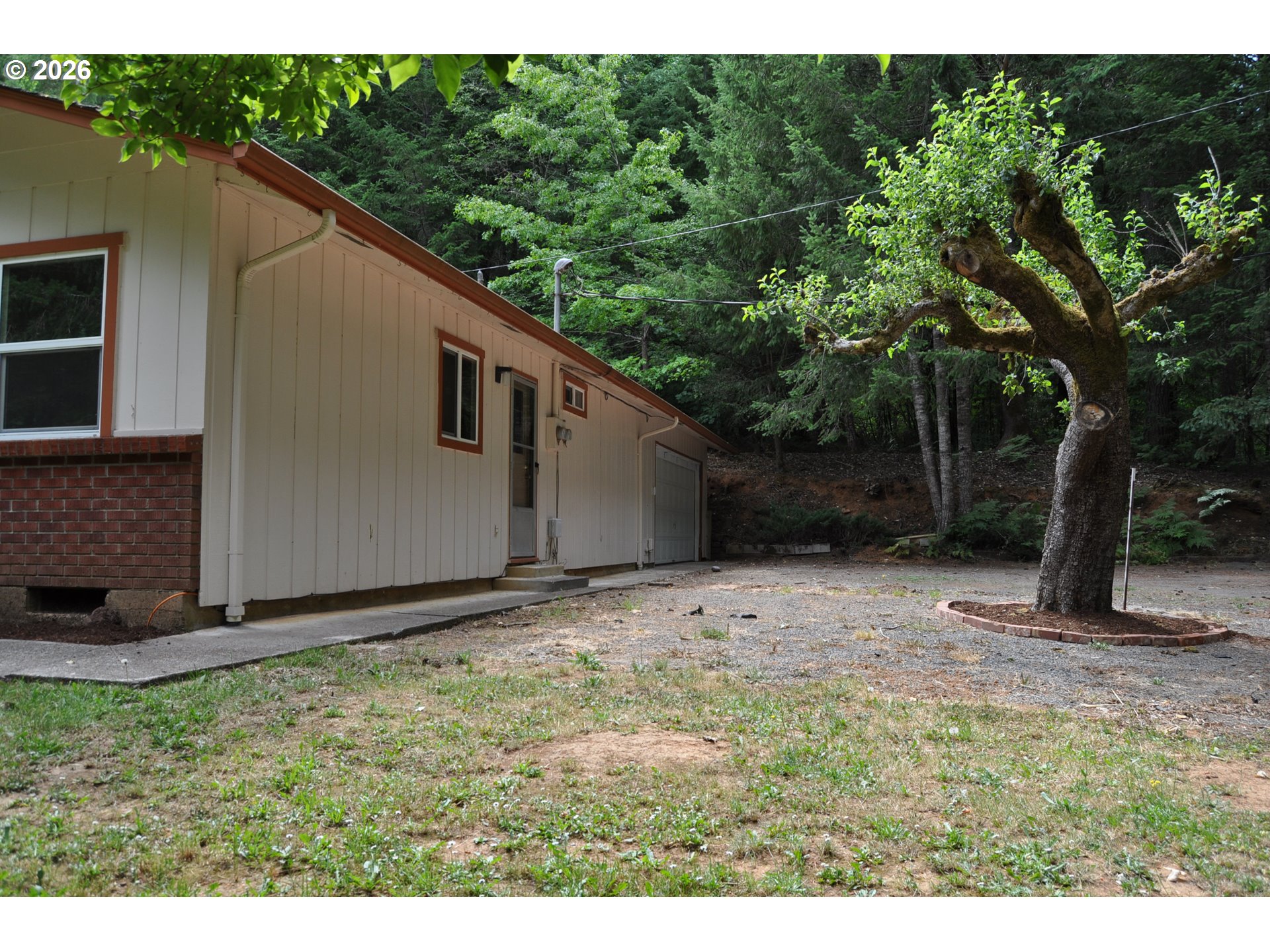23776 Warthen Road Elmira, OR 97437 - Photo 5 of 34 Garage