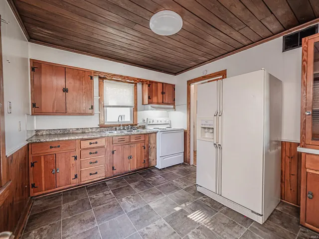 $91,900 | 1112 East 4th Street, Mount Vernon, IN 47620